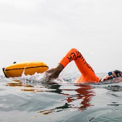 Schwimmboje aus dem Schwimmshop zur Sicherheit im Freiwasser